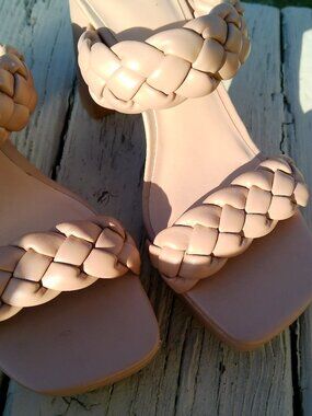 A NEW DAY HEELS SIZE 6